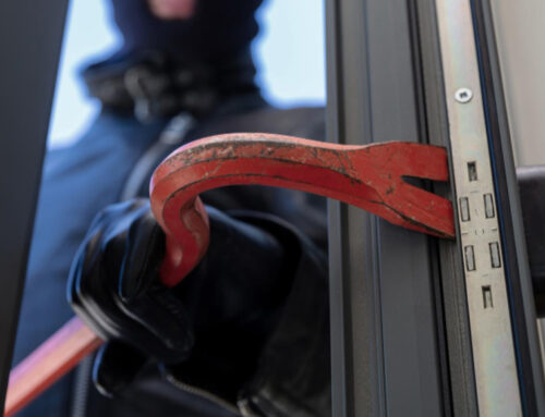 Cómo elegir la mejor puerta anti okupas