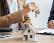 He comprado una casa con okupas, ¿Cómo me deshago de ellos?