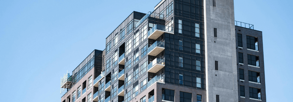 ¿Se puede vender una casa con okupas sin desalojar primero?